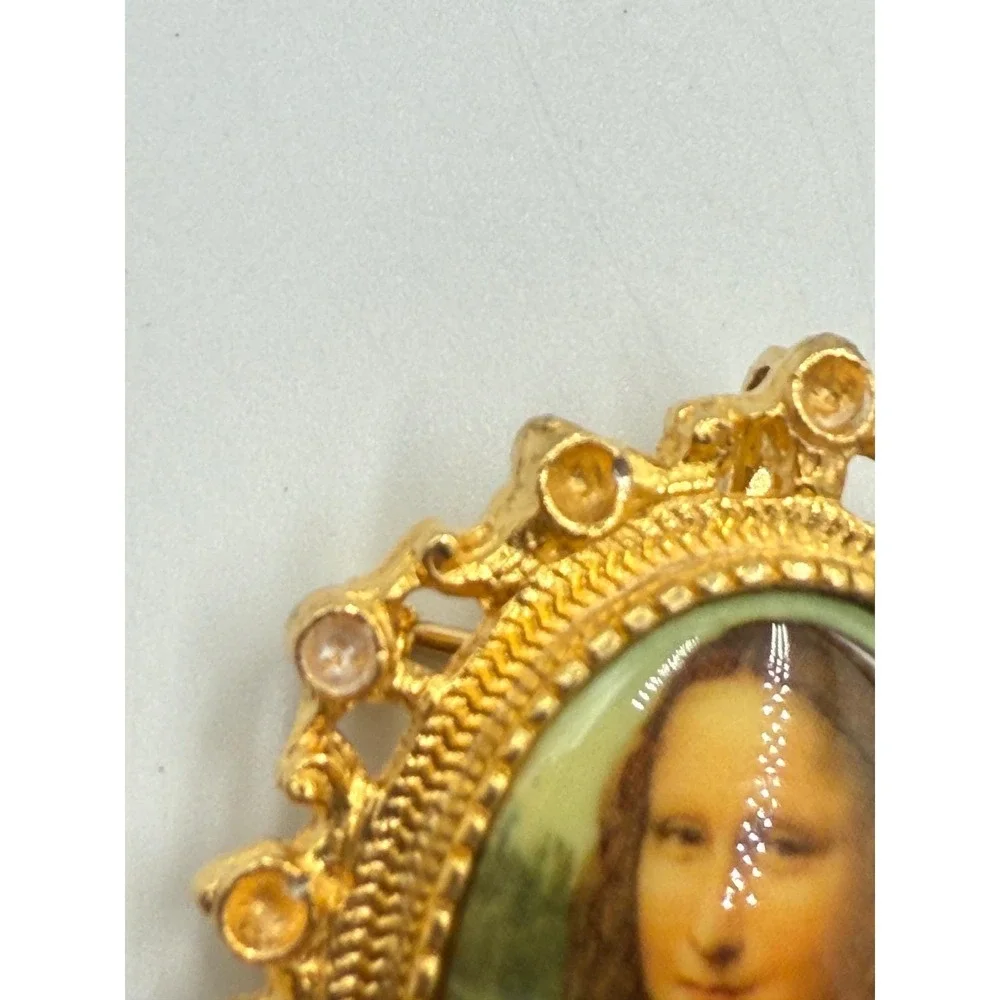 Vintage‎ Sarah Coventry Mona Lisa Portrait Brooch Pendant Gold Tone Art Jewelry